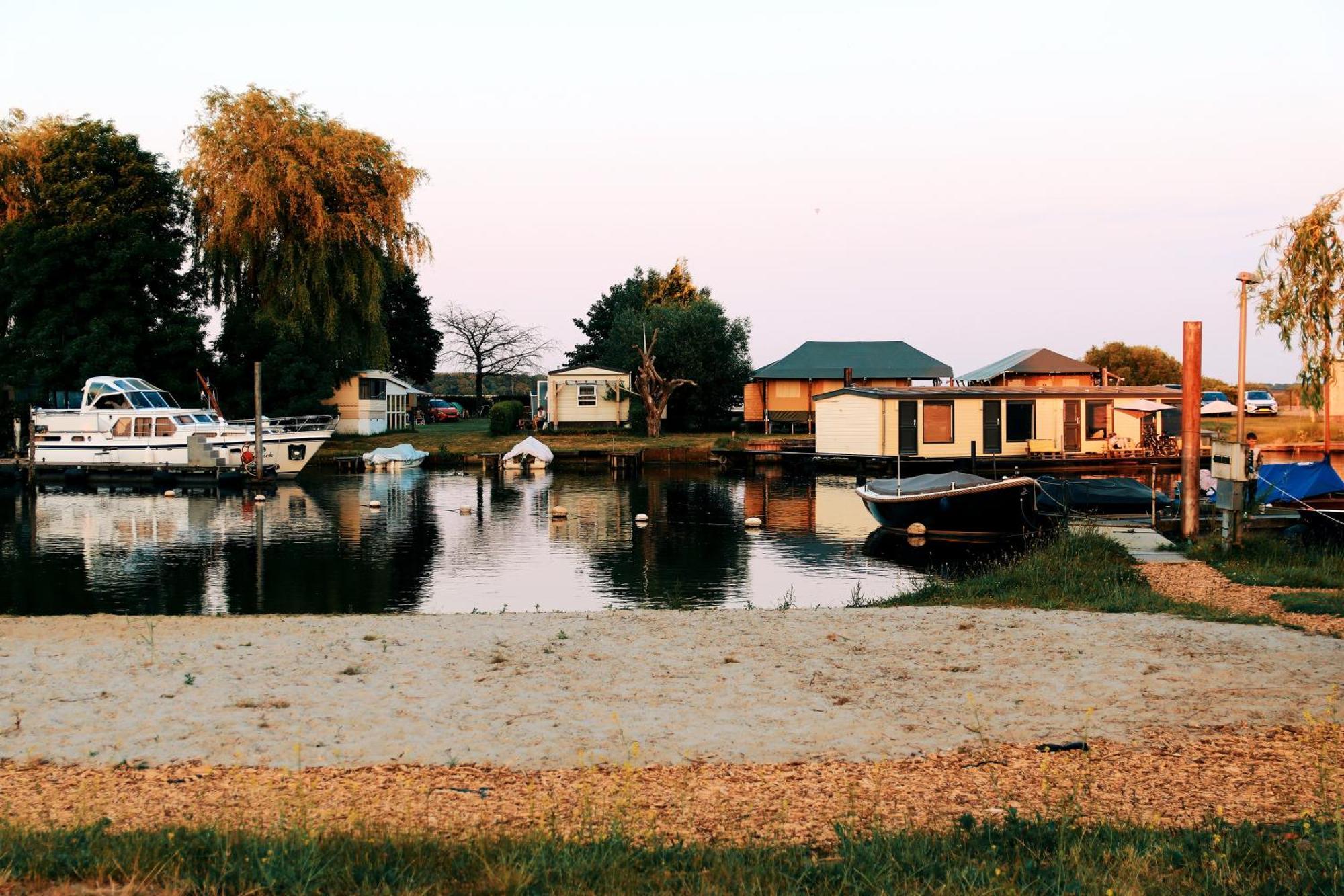 Luxury Lake Lodge Alphen  Exterior photo